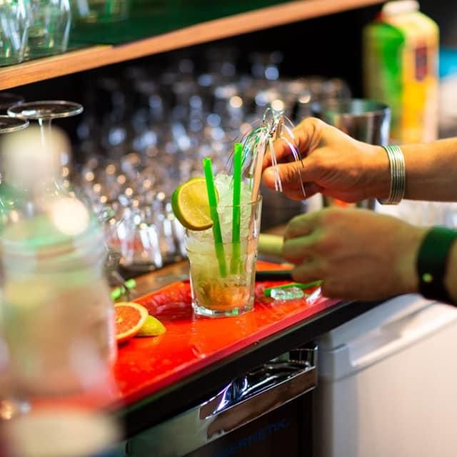 Cocktail vom Egge 4 wird vorbereitet